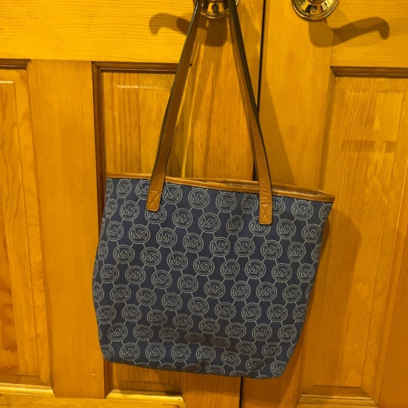 Michael Kors Tote Bag - Picture 2 of 7